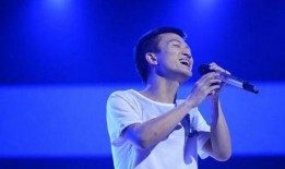 周深歌手爆料邻居视频,揭秘歌手真实生活瞬间